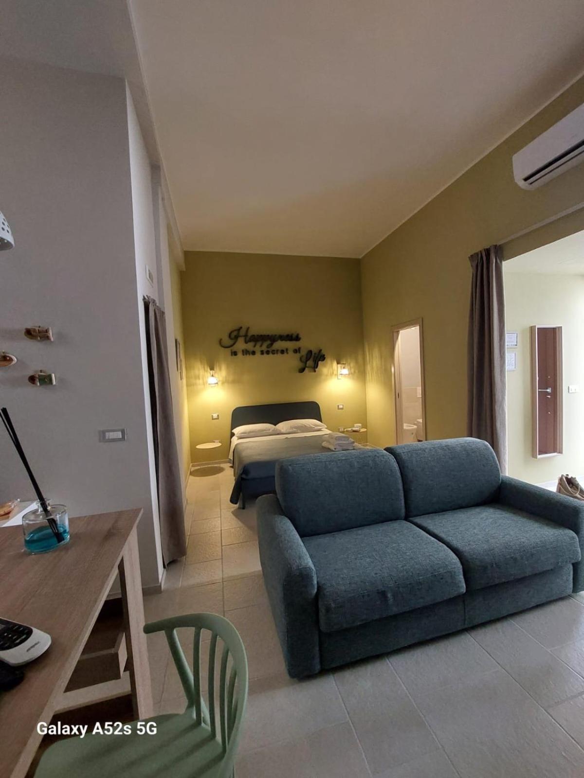 Happynesshouse_Locazione Turistica Apartment Trani Bagian luar foto